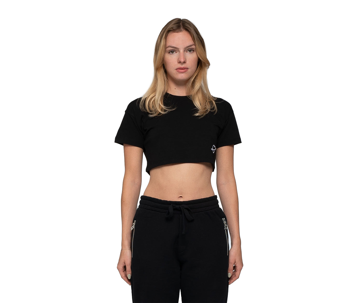 Crop-Tee, cropped geschnittenes T-Shirt aus Baumwolle mit 190 gsm für Frauen. Basic Tee in Schwarz mit hochwertigem Logo-Stick.