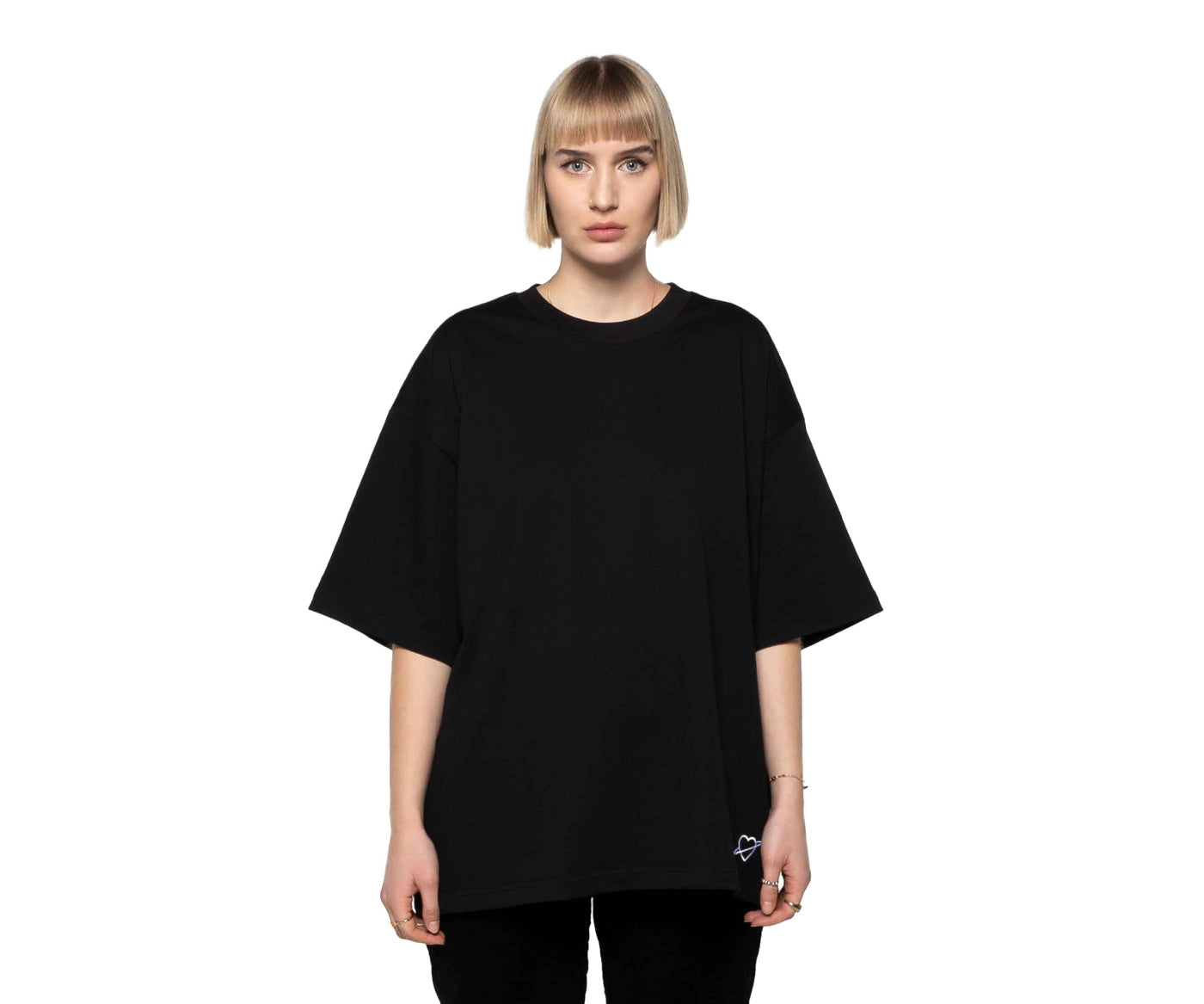 Heavy Oversized T-Shirt aus 100% Baumwolle mit 310 gsm für Frauen und Herren (Unisex). Basic Tee in Schwarz mit hochwertigem Logo-Stick.